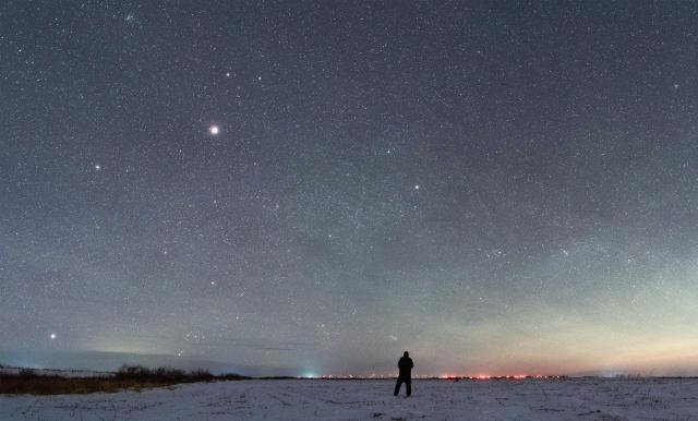 (260128) -- HARBIN, Jan. 28, 2026 (Xinhua) -- This stitched photo taken on Jan. 24, 2026 shows a view of the starry sky in Fujin City, northeast China's Heilongjiang Province. China's northernmost Heilongjiang Province has entered the golden period for winter starry sky observation. With auroras occasionally making an appearance, the brilliant starry sky and the icy landscape together unfold a serene and breathtaking picture. (Photo by Qu Yubao/Xinhua)