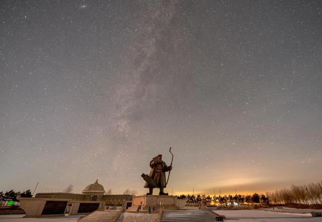 (260128) -- HARBIN, Jan. 28, 2026 (Xinhua) -- This stack composite photo taken on Jan. 23, 2026 shows a view of the starry sky in the Mongolian Autonomous County of Dorbod, Daqing City, northeast China's Heilongjiang Province. China's northernmost Heilongjiang Province has entered the golden period for winter starry sky observation. With auroras occasionally making an appearance, the brilliant starry sky and the icy landscape together unfold a serene and breathtaking picture. (Photo by Liu Wei/Xinhua)