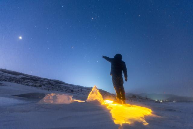 (260128) -- HARBIN, Jan. 28, 2026 (Xinhua) -- This photo taken on Jan. 18, 2026 shows a view of the planet of Jupiter and the Orion in Jiamusi City, northeast China's Heilongjiang Province. China's northernmost Heilongjiang Province has entered the golden period for winter starry sky observation. With auroras occasionally making an appearance, the brilliant starry sky and the icy landscape together unfold a serene and breathtaking picture. (Photo by Zhu Zongqiang/Xinhua)