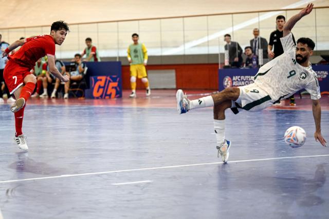 (260128) -- JAKARTA, Jan. 28, 2026 (Xinhua) -- Reza Hossein Poor (L) of Afghanistan shoots during the group D match  between Afghanistan and Saudi Arabia at the AFC Futsal Asian Cup 2026 in Jakarta, Indonesia, Jan. 28, 2026. (Xinhua/Agung Kuncahya B.)