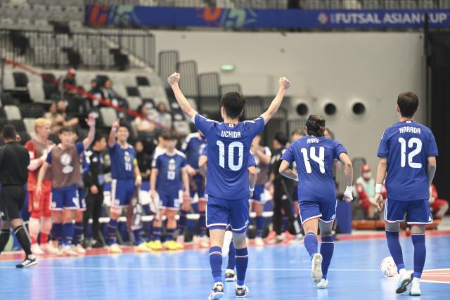 (260128) -- JAKARTA, Jan. 28, 2026 (Xinhua) -- Uchida Shunta (L) of Japan celebrates during the group C match between Japan and Australia at the AFC Futsal Asian Cup 2026 in Jakarta, Indonesia, Jan. 28, 2026. (Xinhua/Zulkarnain)