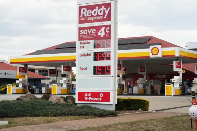 (260128) -- CANBERRA, Jan. 28, 2026 (Xinhua) -- This photo taken on Jan. 28, 2026 shows a petrol station in Canberra, Australia. Australia's annual rate of inflation increased to 3.8 percent in December, according to official figures released on Wednesday, exceeding economists' expectations. (Photo by Zhang Na/Xinhua)
