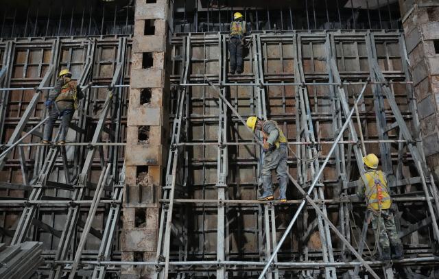 (260128) -- CHENGDU, Jan. 28, 2026 (Xinhua) -- Workers are pictured at the construction site of Chengdu Railway Station upgrade project in Chengdu, southwest China's Sichuan Province, Jan. 28, 2026. At the construction site 40 meters underground, the upgrade project of Chengdu Railway Station is underway. After completion, the station will become a comprehensive transportation hub integrating railway, subway, long-distance bus and others. (Xinhua/Liu Kun)