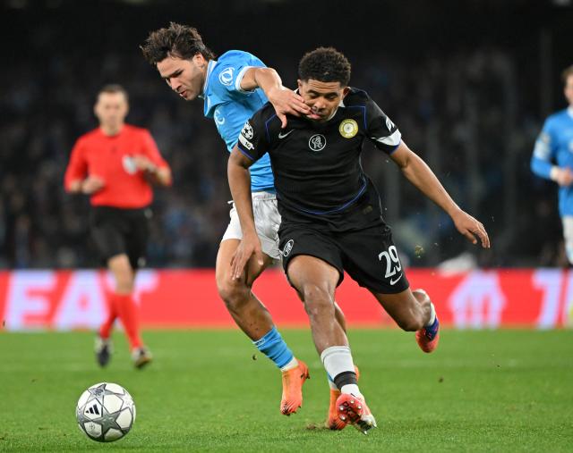 (260129) -- NAPLES, Jan. 29, 2026 (Xinhua) -- Napoli's Antonio Vergara (L) vies with Chelsea's Wesley Fofana during the UEFA Champions League football match between Napoli and Chelsea in Naples, Italy, Jan. 28, 2025. (Photo by Alberto Lingria/Xinhua)