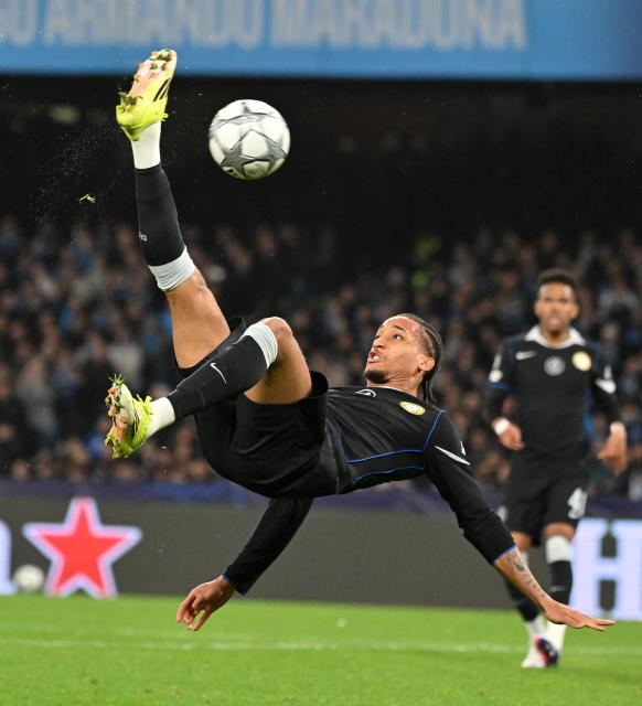 (260129) -- NAPLES, Jan. 29, 2026 (Xinhua) -- Chelsea's Joao Pedro competes during the UEFA Champions League football match between Napoli and Chelsea in Naples, Italy, Jan. 28, 2025. (Photo by Alberto Lingria/Xinhua)