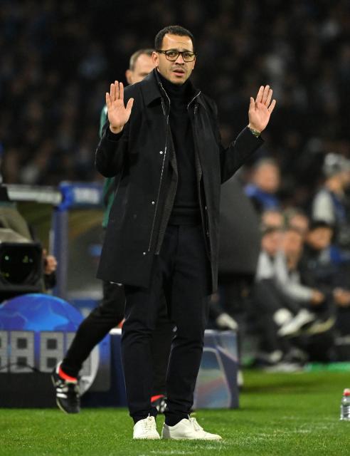 (260129) -- NAPLES, Jan. 29, 2026 (Xinhua) -- Chelsea's head coach Liam Rosenior gestures during the UEFA Champions League football match between Napoli and Chelsea in Naples, Italy, Jan. 28, 2025. (Photo by Alberto Lingria/Xinhua)