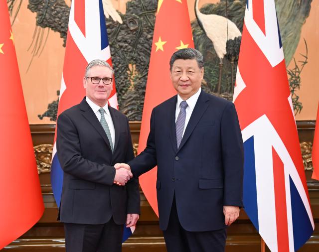 (260129) -- BEIJING, Jan. 29, 2026 (Xinhua) -- Chinese President Xi Jinping meets with British Prime Minister Keir Starmer, who is on an official visit to China, at the Great Hall of the People in Beijing, capital of China, on Jan. 29, 2026. (Xinhua/Li Xiang)