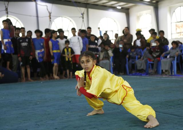 (260129) -- SANAA, Jan. 29, 2026 (Xinhua) -- A female competitor of the junior category performs during a Wushu and Kung Fu competition in Sanaa, Yemen, on Jan. 28, 2026. (Photo by Mohammed Mohammed/Xinhua)