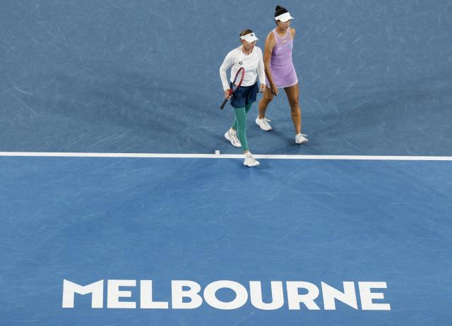 (260129) -- MELBOURNE, Jan. 29, 2026 (Xinhua) -- Shibahara Ena (R)/Vera Zvonareva react during the women's doubles semifinal match between Zhang Shuai (China)/Elise Mertens (Belgium) and Shibahara Ena (Japan)/Vera Zvonareva (Russia) at the Australian Open tennis tournament in Melbourne, Australia, Jan. 29, 2026. (Xinhua/Ma Ping)