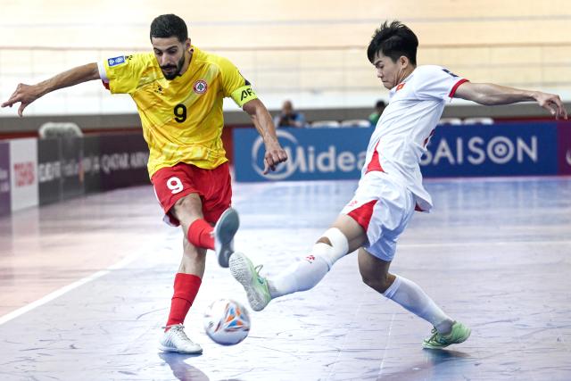 (260129) -- JAKARTA, Jan. 29, 2026 (Xinhua) -- Mustafa Rhyem (L) of Lebanon shoots the ball during the Group B match between Lebanon and Vietnam at the AFC Futsal Asian Cup 2026 in Jakarta, Indonesia on Jan. 29, 2026. (Xinhua/Agung Kuncahya B.)