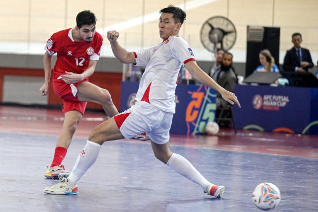 (260129) -- JAKARTA, Jan. 29, 2026 (Xinhua) -- Abed Al Rahman Souss (L) of Lebanon shoots the ball during the Group B match between Lebanon and Vietnam at the AFC Futsal Asian Cup 2026 in Jakarta, Indonesia, on Jan. 29, 2026. (Xinhua/Agung Kuncahya B.)