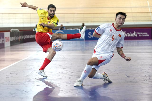(260129) -- JAKARTA, Jan. 29, 2026 (Xinhua) -- Mustafa Rhyem (L) of Lebanon shoots the ball against Chau Doan Phat of Vietnam during the Group B match between Lebanon and Vietnam at the AFC Futsal Asian Cup 2026 in Jakarta, Indonesia on Jan. 29, 2026. (Xinhua/Agung Kuncahya B.)