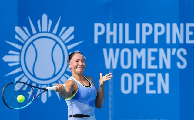 (260129) -- MANILA, Jan. 29, 2026 (Xinhua) -- Sofia Costoulas hits a return during the women's singles quarterfinal match between Tatiana Prozorova of Russia and Sofia Costoulas of Belgium at the WTA Philippine Women's Open in Manila, the Philippines, Jan. 29, 2026. (Xinhua/Rouelle Umali)