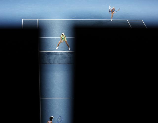 (260129) -- MELBOURNE, Jan. 29, 2026 (Xinhua) -- Zhang Shuai (L)/Elise Mertens compete during the women's doubles semifinal match between Zhang Shuai (China)/Elise Mertens (Belgium) and Shibahara Ena (Japan)/Vera Zvonareva (Russia) at the Australian Open tennis tournament in Melbourne, Australia, Jan. 29, 2026. (Xinhua/Ma Ping)