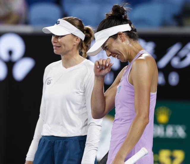(260129) -- MELBOURNE, Jan. 29, 2026 (Xinhua) -- Shibahara Ena (R)/Vera Zvonareva react during the women's doubles semifinal match between Zhang Shuai (China)/Elise Mertens (Belgium) and Shibahara Ena (Japan)/Vera Zvonareva (Russia) at the Australian Open tennis tournament in Melbourne, Australia, Jan. 29, 2026. (Xinhua/Ma Ping)