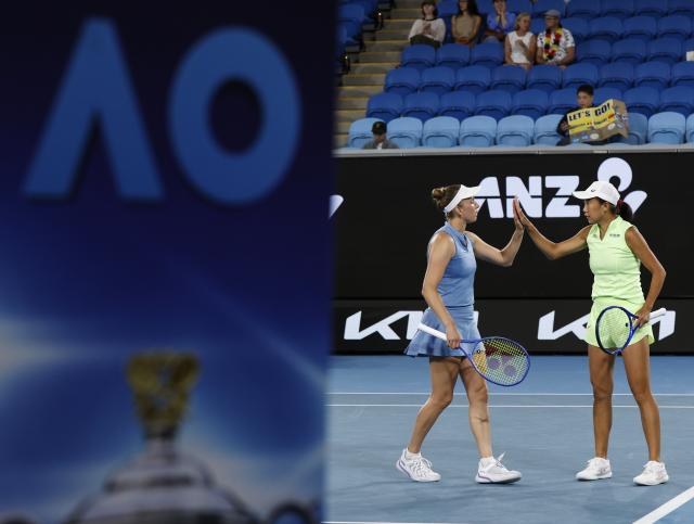 (260129) -- MELBOURNE, Jan. 29, 2026 (Xinhua) -- Zhang Shuai (R)/Elise Mertens react during the women's doubles semifinal match between Zhang Shuai (China)/Elise Mertens (Belgium) and Shibahara Ena (Japan)/Vera Zvonareva (Russia) at the Australian Open tennis tournament in Melbourne, Australia, Jan. 29, 2026. (Xinhua/Ma Ping)