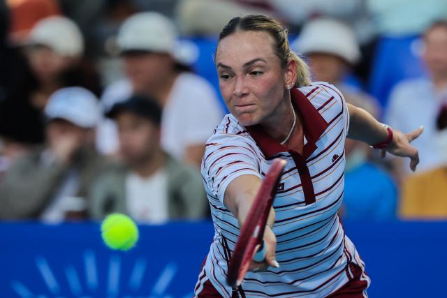 (260129) -- MANILA, Jan. 29, 2026 (Xinhua) -- Donna Vekic competes during the women's singles quarterfinal match between Donna Vekic of Croatia and Zhu Lin of China at the WTA Philippine Women's Open in Manila, the Philippines, Jan. 29, 2026. (Xinhua/Rouelle Umali)