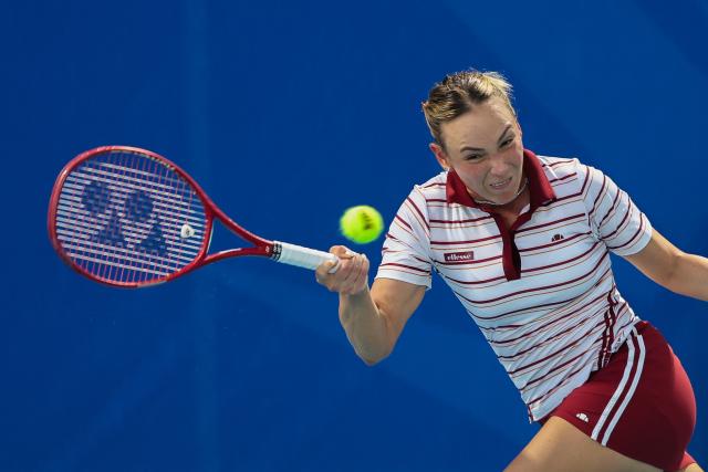 (260129) -- MANILA, Jan. 29, 2026 (Xinhua) -- Donna Vekic competes during the women's singles quarterfinal match between Donna Vekic of Croatia and Zhu Lin of China at the WTA Philippine Women's Open in Manila, the Philippines, Jan. 29, 2026. (Xinhua/Rouelle Umali)