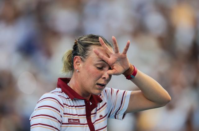 (260129) -- MANILA, Jan. 29, 2026 (Xinhua) -- Donna Vekic reacts during the women's singles quarterfinal match between Donna Vekic of Croatia and Zhu Lin of China at the WTA Philippine Women's Open in Manila, the Philippines, Jan. 29, 2026. (Xinhua/Rouelle Umali)