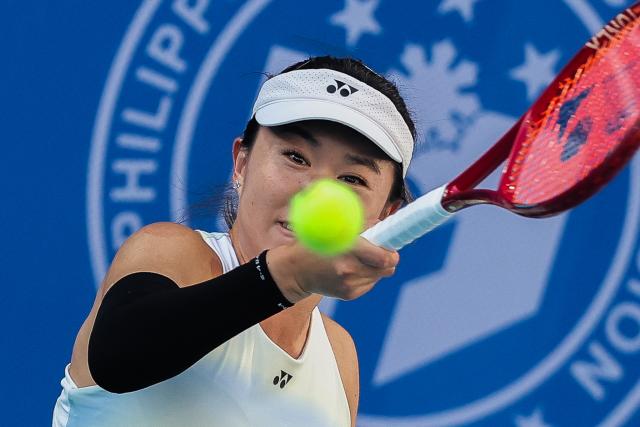 (260129) -- MANILA, Jan. 29, 2026 (Xinhua) -- Zhu Lin competes during the women's singles quarterfinal match between Donna Vekic of Croatia and Zhu Lin of China at the WTA Philippine Women's Open in Manila, the Philippines, Jan. 29, 2026. (Xinhua/Rouelle Umali)