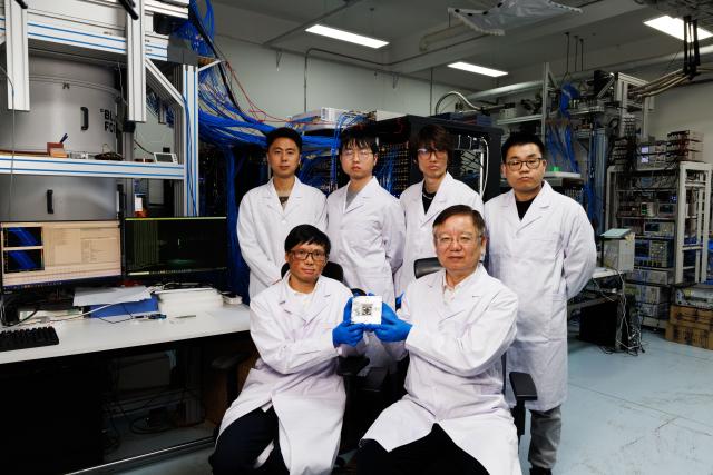 (260129) -- BEIJING, Jan. 29, 2026 (Xinhua) -- Researchers pose for a group photo with Chuang-tzu 2.0, a two-dimensional superconducting processor consisting of 78 qubits, at a lab in the Institute of Physics under the Chinese Academy of Sciences (CAS) in Beijing, capital of China, Jan. 21, 2026.
  Chinese scientists observed a tunable prethermal plateau in a 78-qubit quantum processor, showing how random multipolar driving controls the system's heating before full thermalization. 
  The study, led by researchers from the Institute of Physics under the CAS and Peking University, was published on Wednesday in the journal Nature. (Xinhua/Jin Liwang)