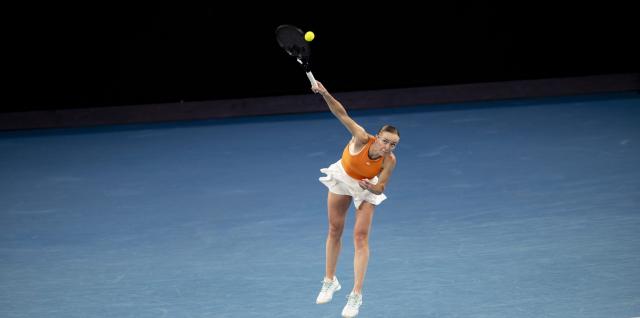 (260129) -- MELBOURNE, Jan. 29, 2026 (Xinhua) -- Elina Svitolina serves during the women's singles semifinal match between Aryna Sabalenka of Belarus and Elina Svitolina of Ukraine at the Australian Open tennis tournament in Melbourne, Australia, Jan. 29, 2026. (Photo by Hu Jingchen/Xinhua)