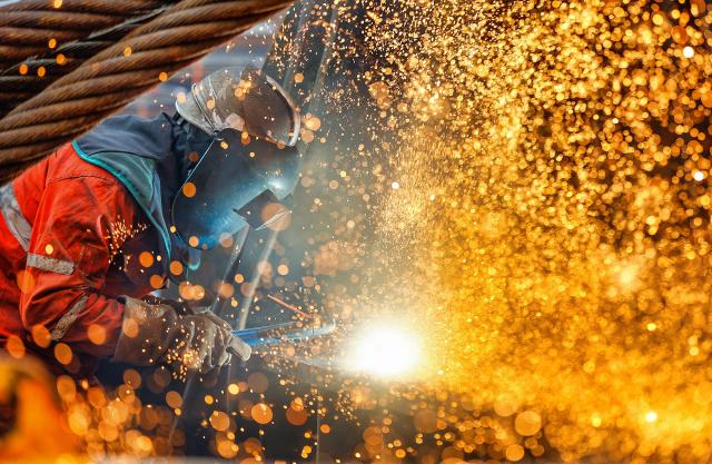 (260129) -- BEIJING, Jan. 29, 2026 (Xinhua) -- A construction worker is seen at an offshore oil and gas platform at the Binhai New Area, in north China's Tianjin on Jan. 29, 2026. Enterprises across the country are going full steam ahead in production at the end of January, striving for a strong start in the first month of a new year. (Photo by Du Penghui/Xinhua)