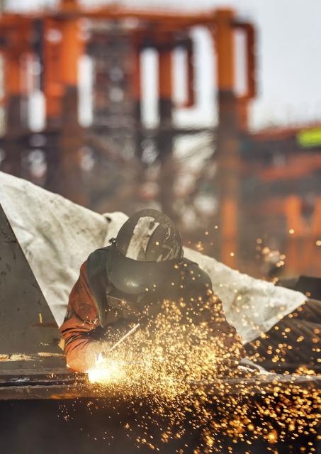 (260129) -- BEIJING, Jan. 29, 2026 (Xinhua) -- A construction worker is seen at an offshore oil and gas platform at the Binhai New Area, in north China's Tianjin on Jan. 29, 2026. Enterprises across the country are going full steam ahead in production at the end of January, striving for a strong start in the first month of a new year. (Photo by Du Penghui/Xinhua)