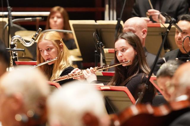 (260129) -- PHILADELPHIA, Jan. 29, 2026 (Xinhua) -- Musicians perform at a concert for the upcoming Lunar New Year at the Kimmel Center for the Performing Arts in Philadelphia, the United States, Jan. 28, 2026. The Philadelphia Orchestra and the China National Tourist Office in New York marked the upcoming Lunar New Year on Wednesday with a concert and "Ni Hao! China" tourism promotion events at the Kimmel Center for the Performing Arts. (Xinhua/Zhang Fengguo)