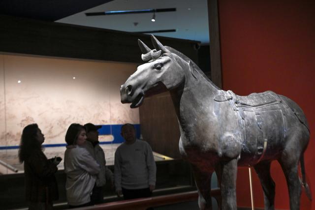 (260129) -- BEIJING, Jan. 29, 2026 (Xinhua) -- People visit an exhibition themed on Chinese zodiac Year of the Horse at the National Museum of China in Beijing, capital of China, Jan. 29, 2026. The exhibition, displaying over 120 pieces (sets) of cultural relics, will open here on Jan. 30. (Xinhua/Jin Liangkuai)