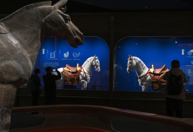 (260129) -- BEIJING, Jan. 29, 2026 (Xinhua) -- People visit an exhibition themed on Chinese zodiac Year of the Horse at the National Museum of China in Beijing, capital of China, Jan. 29, 2026. The exhibition, displaying over 120 pieces (sets) of cultural relics, will open here on Jan. 30. (Xinhua/Jin Liangkuai)
