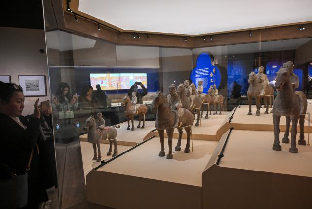(260129) -- BEIJING, Jan. 29, 2026 (Xinhua) -- People visit an exhibition themed on Chinese zodiac Year of the Horse at the National Museum of China in Beijing, capital of China, Jan. 29, 2026. The exhibition, displaying over 120 pieces (sets) of cultural relics, will open here on Jan. 30. (Xinhua/Jin Liangkuai)
