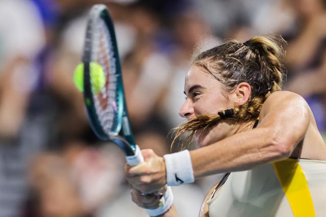 (260129) -- MANILA, Jan. 29, 2026 (Xinhua) -- Solana Sierra of Argentina competes during the women's singles quarterfinal match between Solana Sierra of Argentina and Lanlana Tararudee of Thailand at the WTA Philippine Women's Open in Manila, the Philippines, Jan. 29, 2026. (Xinhua/Rouelle Umali)