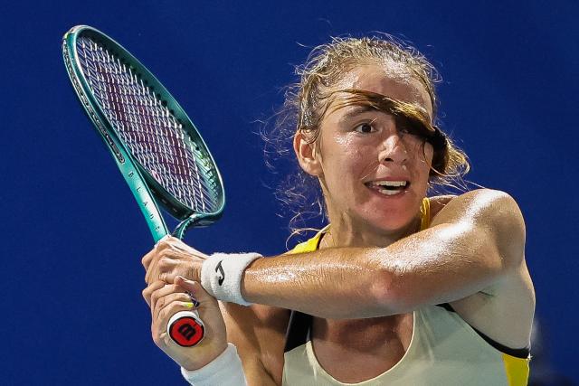 (260129) -- MANILA, Jan. 29, 2026 (Xinhua) -- Solana Sierra of Argentina competes during the women's singles quarterfinal match between Solana Sierra of Argentina and Lanlana Tararudee of Thailand at the WTA Philippine Women's Open in Manila, the Philippines, Jan. 29, 2026. (Xinhua/Rouelle Umali)