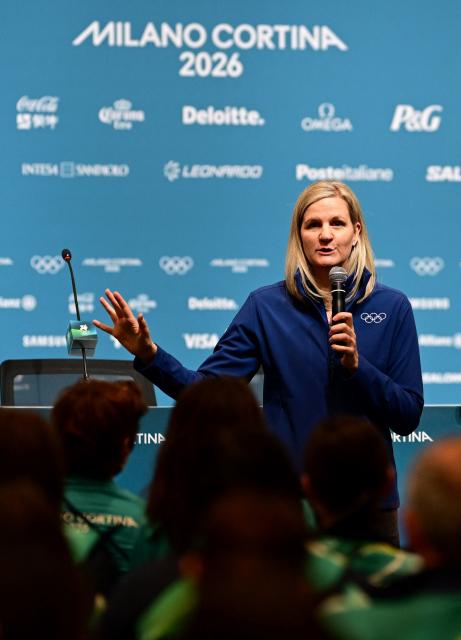 (260129) -- MILAN, Jan. 29, 2026 (Xinhua) -- Kirsty Coventry, President of International Olympic Committee (IOC), speaks to volunteers during a meeting with Milano Cortina 2026 volunteers in Milan, Italy, Jan. 29, 2026. (Photo by Daniele Mascolo/Pool Photo via Reuters)