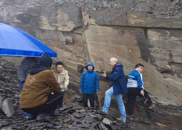 (260129) -- NANJING, Jan. 29, 2026 (Xinhua) -- Researcher Zhu Maoyan (2nd, R) leads his team conduct field work in Mozi Village of Huayuan County, Xiangxi Tujia and Miao Autonomous Prefecture, central China's Hunan Province, Nov. 18, 2024. TO GO WITH "Across China: Chinese fossil find illuminates Earth's earliest mass extinction" (Xinhua)