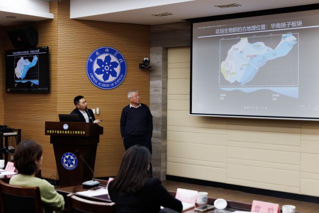(260129) -- NANJING, Jan. 29, 2026 (Xinhua) -- Researchers Zhu Maoyan (R) and Zeng Han meet the press at the Nanjing Institute of Geology and Palaeontology at the Chinese Academy of Sciences (NIGPAS) in Nanjing, east China's Jiangsu Province, Jan. 22, 2026. TO GO WITH "Across China: Chinese fossil find illuminates Earth's earliest mass extinction" (Xinhua/Jin Liwang)