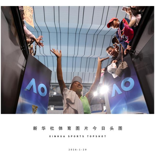 (260129) -- BEIJING, Jan. 29, 2026 (Xinhua) -- Zhang Shuai greets the audience after the women's doubles semifinal match between Zhang Shuai (China)/Elise Mertens (Belgium) and Shibahara Ena (Japan)/Vera Zvonareva (Russia) at the Australian Open tennis tournament in Melbourne, Australia, Jan. 29, 2026. (Xinhua/Ma Ping)