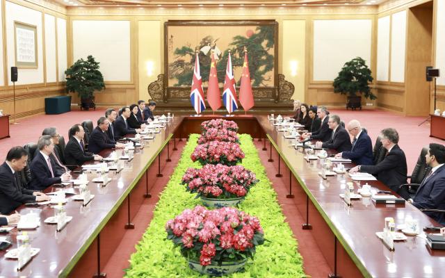 (260129) -- BEIJING, Jan. 29, 2026 (Xinhua) -- Chinese Premier Li Qiang holds talks with British Prime Minister Keir Starmer, who is on an official visit to China, at the Great Hall of the People in Beijing, capital of China, on Jan. 29, 2026. (Xinhua/Ding Haitao)