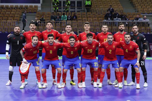 (260130) -- LJUBLJANA, Jan. 30, 2026 (Xinhua) -- Players of Spain pose for a group photo before the UEFA Futsal EURO 2026 group match between Spain and Belgium at Arena Stozice, Ljubljana, Slovenia, Jan. 29, 2026. (Photo by Zeljko Stevanic/Xinhua)