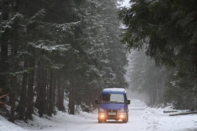 (260130) -- ZAKOPANE, Jan. 30, 2026 (Xinhua) -- A vehicle drives along a snowy forest road in the Tatra National Park near Zakopane, Poland, Jan. 29, 2026. Located in the Tatra Mountains in southern Poland, the park is known for its unique alpine landscapes and is a popular winter destination for skiing and snow sports. (Photo by Aleksy Witwicki/Xinhua)