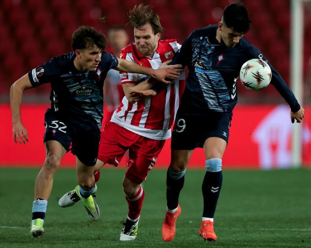 (260130) -- BELGRADE, Jan. 30, 2026 (Xinhua) -- Crvena Zvezda's Aleksandar Katai (C) vies with Celta Vigo's Javi Rodriguez (L) and Yoel Lago during the UEFA Europa League football match between Crvena Zvezda and Celta Vigo in Belgrade, Serbia, on Jan. 29, 2026. (Photo by Predrag Milosavljevic/Xinhua)