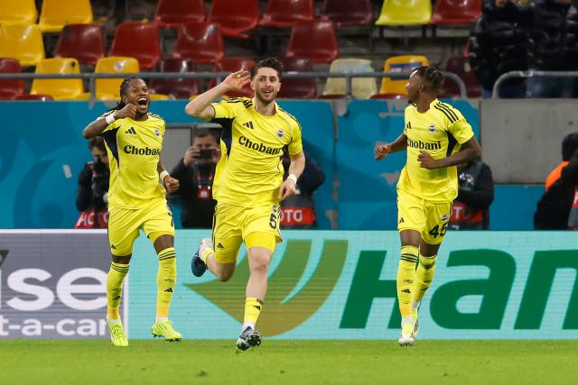 (260130) -- BUCHAREST, Jan. 30, 2026 (Xinhua) -- Fenerbahce's Ismail Yuksek (C) celebrates scoring during the UEFA Europa League football match between Fenerbahce and FCSB at Arena Nationala stadium in Bucharest, Romania, Jan. 29, 2026. (Photo by Cristian Cristel/Xinhua)