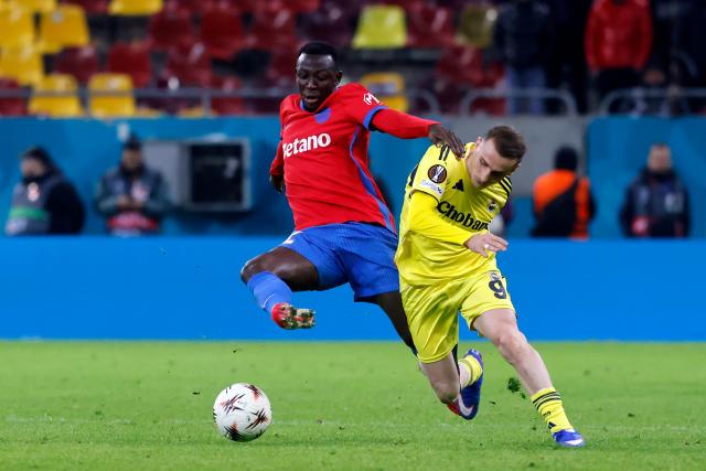 (260130) -- BUCHAREST, Jan. 30, 2026 (Xinhua) -- FCSB's Baba Alhassan (L) vies with Fenerbahce's Kerem Akturkoglu during the UEFA Europa League football match between Fenerbahce and FCSB at Arena Nationala stadium in Bucharest, Romania, Jan. 29, 2026. (Photo by Cristian Cristel/Xinhua)