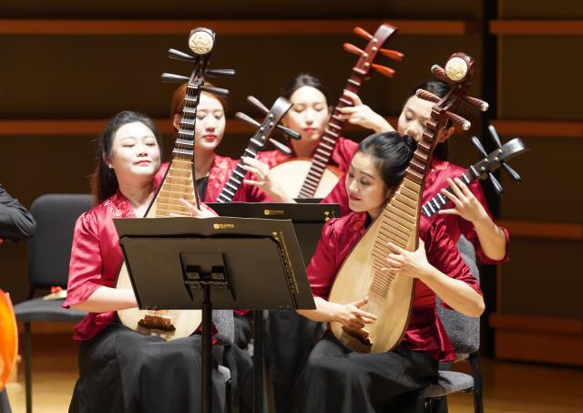 (260130) -- PHILADELPHIA, Jan. 30, 2026 (Xinhua) -- Musicians from the Central Conservatory of Music Chinese Orchestra perform during a special Chinese New Year concert at the Kimmel Center's Perelman Theater in Philadelphia, Pennsylvania, the United States, on Jan. 29, 2026. (Xinhua/Zhang Fengguo)