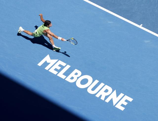 (260130) -- MELBOURNE, Jan. 30, 2026 (Xinhua) -- Carlos Alcaraz hits a return during the men's singles semifinal match between Carlos Alcaraz of Spain and Alexander Zverev of Germany at the Australian Open tennis tournament in Melbourne, Australia, Jan. 30, 2026. (Xinhua/Ma Ping)