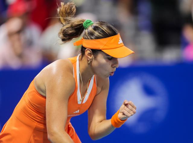 (260130) -- MANILA, Jan. 30, 2026 (Xinhua) -- Camila Osorio celebrates scoring during the women's singles semifinal match between Camila Osorio of Colombia and Solana Sierra of Argentina at the WTA Philippine Women's Open in Manila, the Philippines, Jan. 30, 2026. (Xinhua/Rouelle Umali)