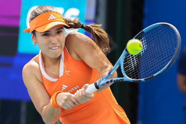 (260130) -- MANILA, Jan. 30, 2026 (Xinhua) -- Camila Osorio hits a return during the women's singles semifinal match between Camila Osorio of Colombia and Solana Sierra of Argentina at the WTA Philippine Women's Open in Manila, the Philippines, Jan. 30, 2026. (Xinhua/Rouelle Umali)