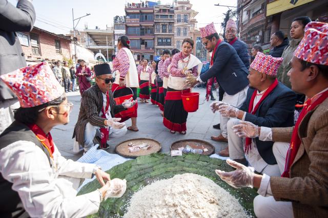 (260130) -- LALITPUR, Jan. 30, 2026 (Xinhua) -- People from Newari community in traditional attire take part in a parade with offerings to celebrate the Bhimsen Puja festival in Lalitpur, Nepal, Jan. 30, 2026. (Photo by Hari Maharjan/Xinhua)