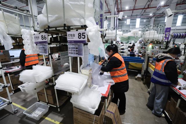 (260130) -- YIWU, Jan. 30, 2026 (Xinhua) -- Staff members pack imported goods orders that have completed customs declaration at the cross-border e-commerce warehouse at Yiwu Comprehensive Bonded Zone in Yiwu, east China's Zhejiang Province, Jan. 30, 2026. The city of Yiwu, known as "the world's supermarket," in east China's Zhejiang Province, has seen China-Europe freight trains transporting European goods for customers to choose for the upcoming Spring Festival.
   The Spring Festival, or the Chinese New Year, falls on Feb. 17 this year.
   From Jan. 1 to 28 this year, a total of 208 China-Europe freight trains have operated here, carrying daily necessities and smart home appliances outbound, and loading with wine, ham, dairy products, and other items on the return journey. (Xinhua/Xu Yu)
